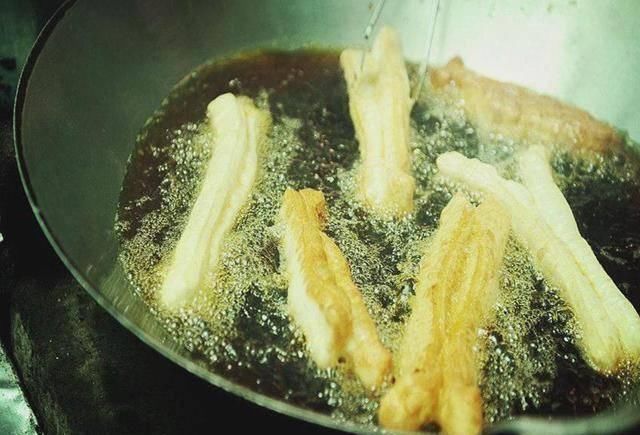 油炸类|1岁男娃胃被撑破,心脏停跳儿科医生如此喂饭简直“坑娃”