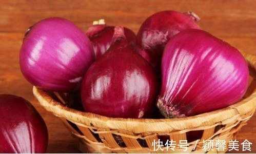 洋葱皮别丢居然还有这用处?教你3个小妙招,别把它当成垃圾丢掉