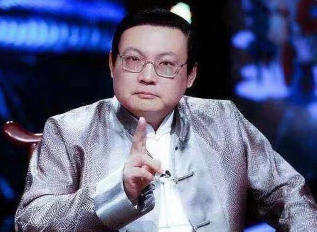 所有节目被停播，知名主持人无奈退圈，网友拍手直呼：停得好