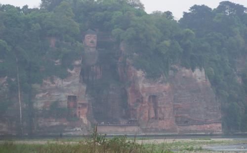 中年|中国“最牛”的两座雕像，一座位于四川，另一座坐落山西