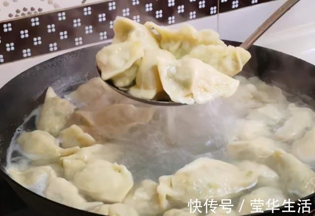 白菜馅饺子，别再加盐杀水了，多加1个步骤，白菜不出水，鲜味足