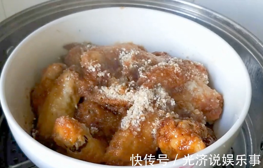 新吃法|1分钟学会鸡翅新吃法,外酥里嫩,肉嫩多汁,端上桌大家抢着吃