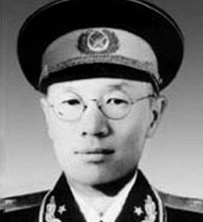 张学良|张学良被软禁后,他的一个部下告诉蒋介石:你敢动少帅,我就敢动你