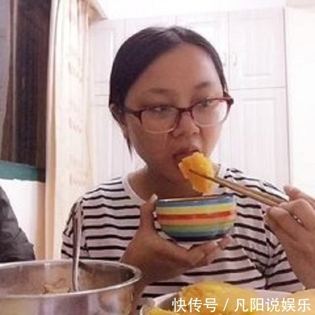 油腻食物|怀孕后孕妈晚上再饿,三种食物忍住不要吃,对胎儿不好