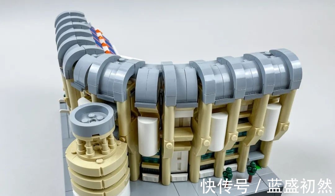 足球场|乐高10299皇家马德里足球场——圣地亚哥·伯纳乌球场开箱评测!