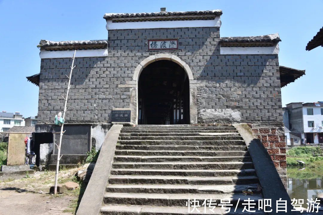 古桥|1400年历史的古桥，藏在小镇上，竟然还是中国古廊桥的孤例