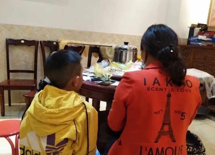 父母|儿子偷偷翻钱包,该怎么处理?这位母亲的做法让你看懂真正的教育