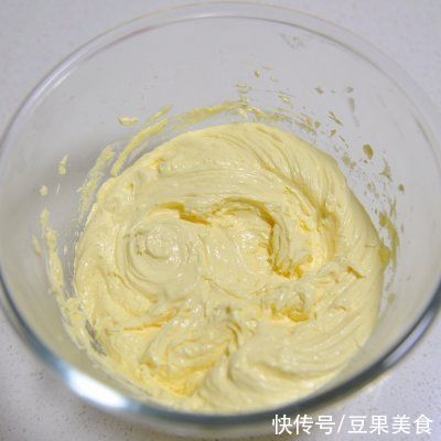 回味无穷的抹茶双色磅蛋糕来拯救你的胃