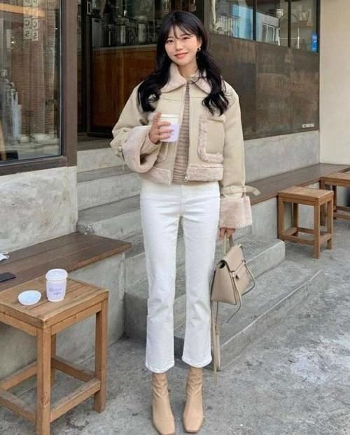 天气转暖,脱了羽绒服,现在穿什么外套更时髦?