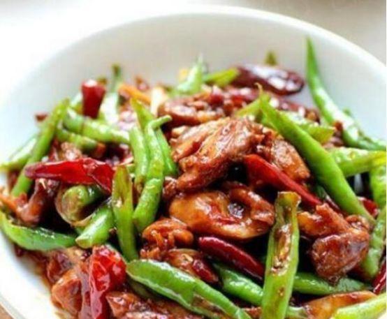 美食推荐蒜蓉肉末针金菇、青椒炒肉、腊肉炒蕨菜、农家小炒肉