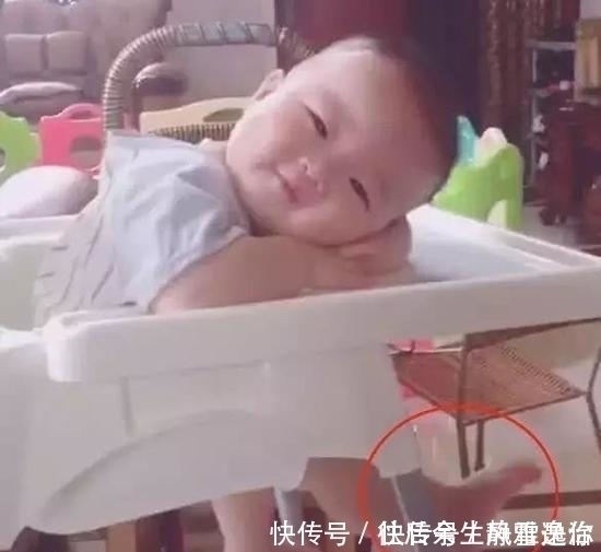 岁月静|妈妈喂完宝宝,自己赶忙吃饭,回头看到宝宝的眼神,再累也都值了