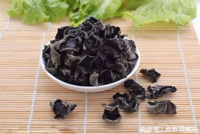 木耳多糖|黑木耳養(yǎng)生價值極高,但吃的時候要注意這5點,做錯了等于在吃毒