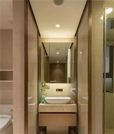 卫生间|老婆坚持装新房时把洗手台放卫生间外，入住后才知这决定多正确