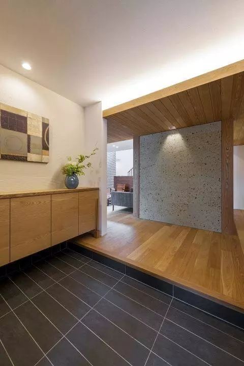 鞋凳|玄关做成下沉式,哪怕面积再小都能坐着换鞋,漂亮实用,家里还没灰!