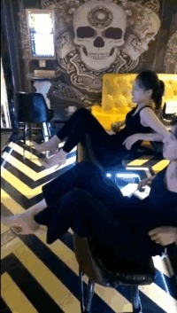 |搞笑GIF趣图:你喜欢哪一类型的男朋友啊,能跟我说说嘛