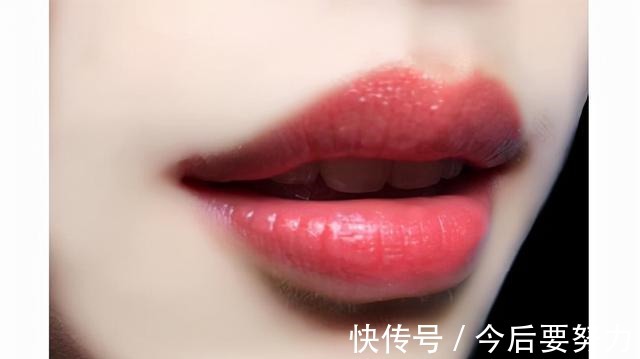 颜色 口红推荐给予双唇极致色彩的同时,赋予超乎想象的持久呵护!