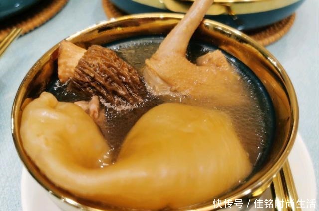 拥有非常|鸽子汤用什么辅料这几种食材是“良配”,汤鲜肉嫩,营养翻倍