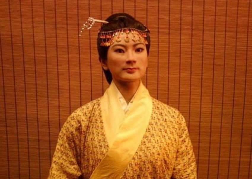 随葬品中|马王堆汉墓出土的一个侯爵夫人是谁,为何她的随葬品非同寻常