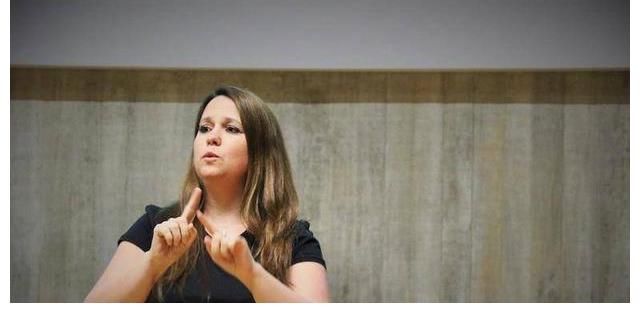 翻译|“唱”rap，“讲”脱口秀，手语翻译让表演变得有声