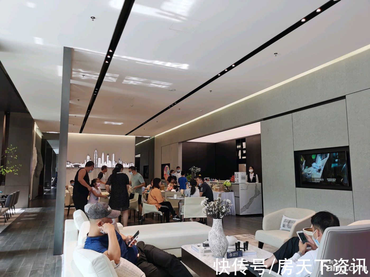 谍照|请查收从深圳龙岗热门楼盘现场传来多张谍照(组图)