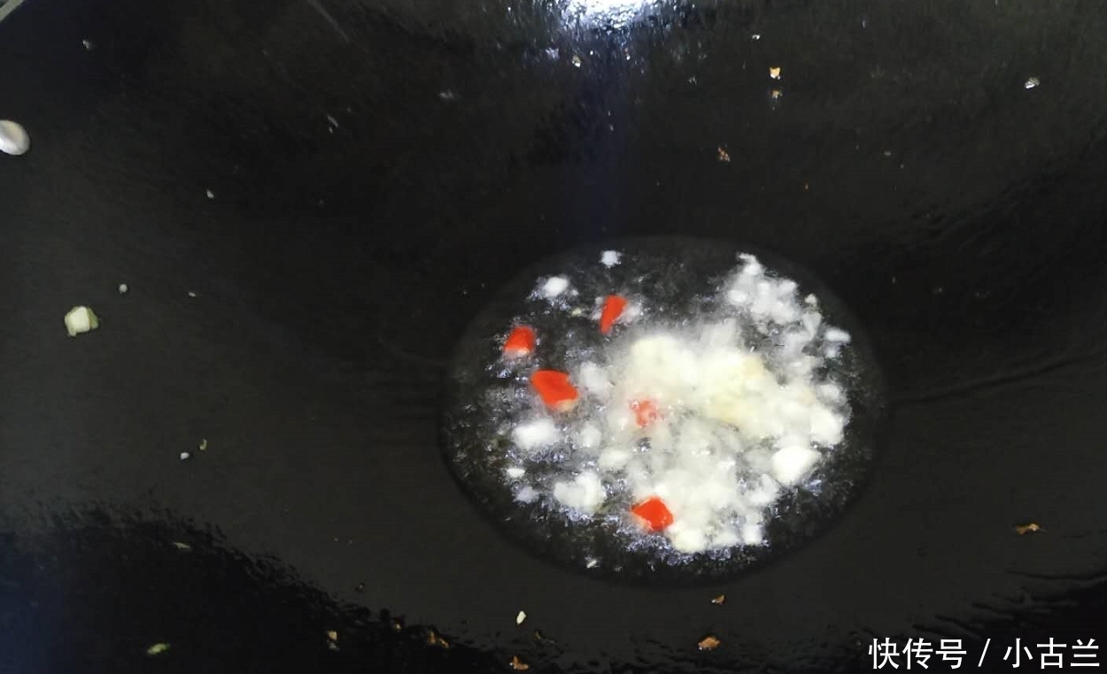 三样素菜一起炒,实在太好吃了,难怪儿子喜欢,一周吃3顿不过瘾