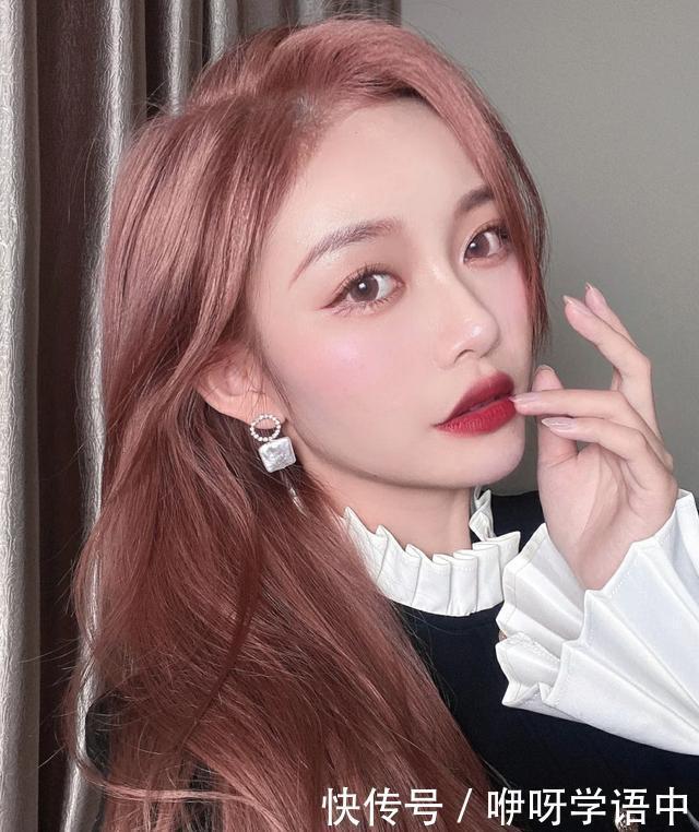 惊艳|这几种流行色你知道吗橘红色抢眼,迷雾蓝惊艳,黑茶色自然