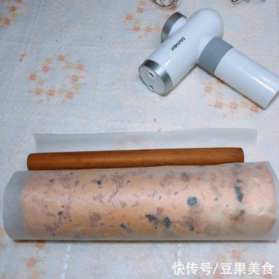 这么好吃的肉松蛋糕卷做法，现在知道还不晚