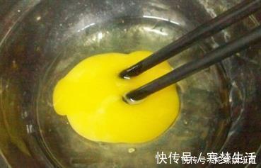蒸蛋时,别直接上锅蒸!教你正确方法,鸡蛋嫩滑入味,好吃不腻!