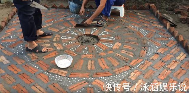 院子|老爸在家闲不住,用红砖铺院子,拼花效果比大理石还好看耐用