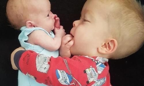 内森|侏儒夫妻生下二宝,这段爱情童话证明:世界没有矮人这一说法