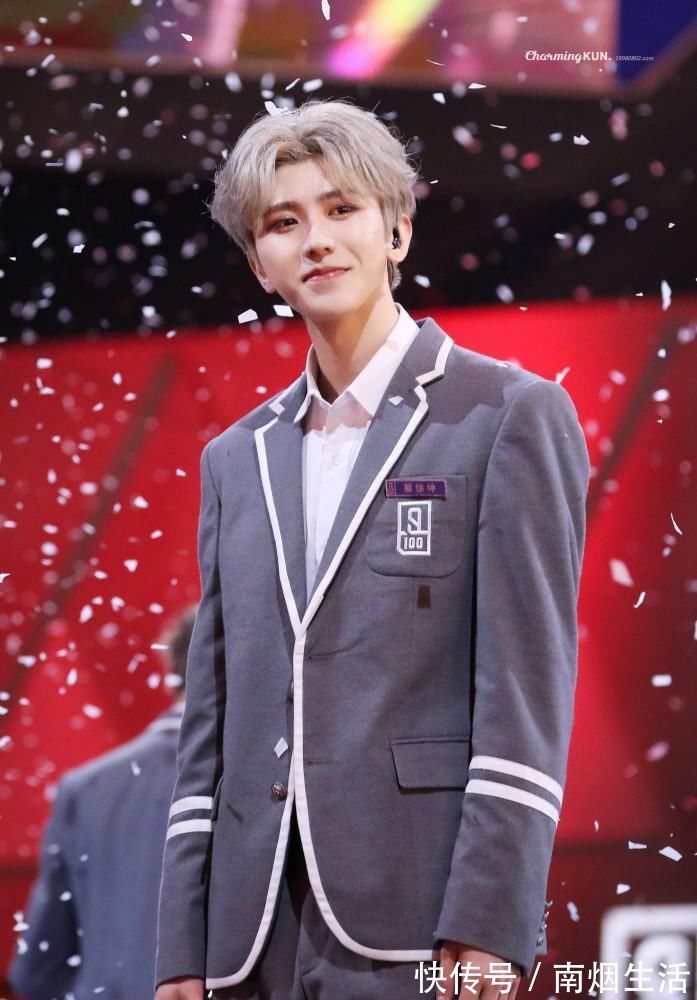 撞衫|创造营第四季和青春有你第三季练习生校服撞衫,双排扣设计赢在设计输在质感