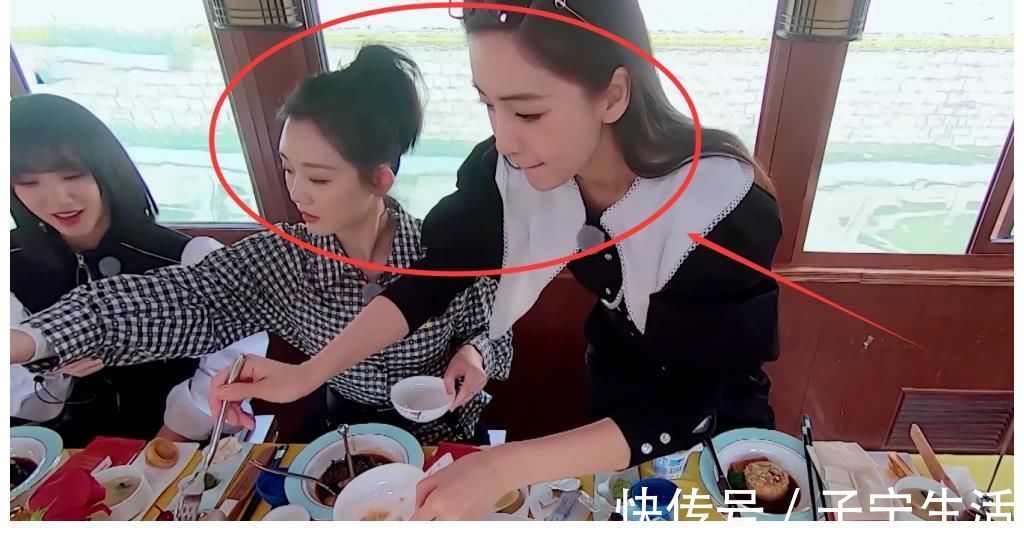 苗苗和baby節(jié)目中多次同框,當(dāng)看到兩人側(cè)臉時,才發(fā)現(xiàn)原來鄭愷眼光真毒