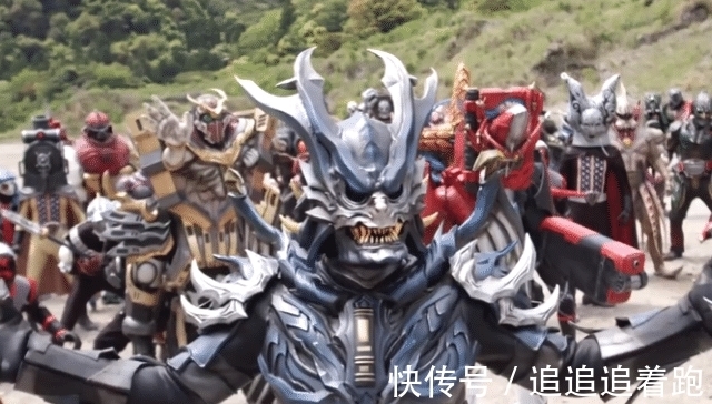 圣刃|假面骑士:剧场版联动形态公开,超级全凯撒和圣刃全开形态太酷炫