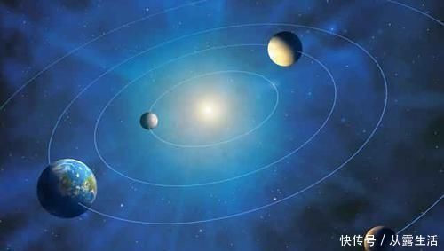 奇观 奇观这个行星被恒星围绕,三个“太阳”相继升起落下