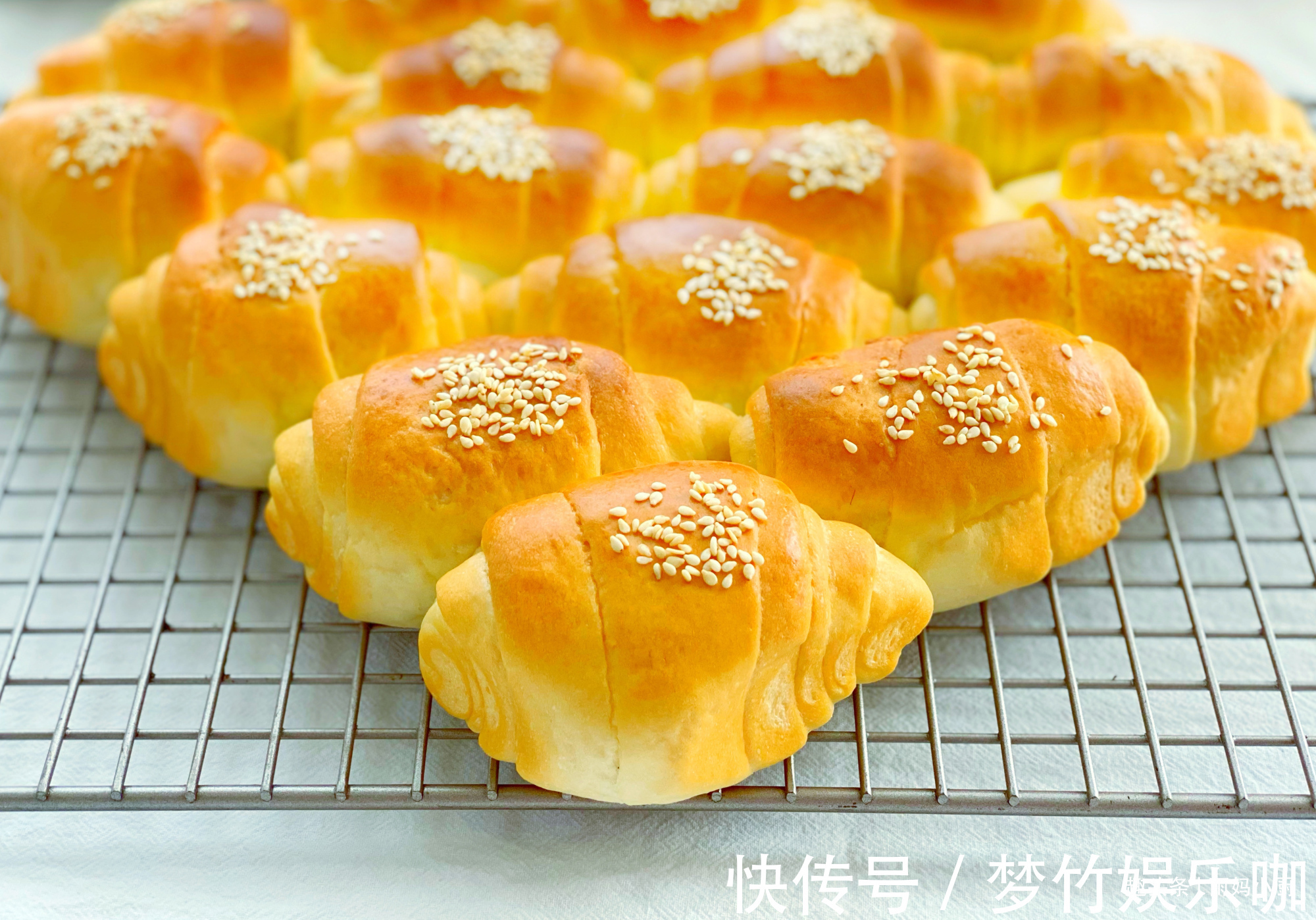 黄油|用了九年的面包配方，奶香浓郁又拉丝，做法简单，比买的好吃