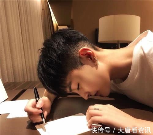 十二星座男一被碰就心动的专属地方 狮子腰部 巨蟹脸颊 快资讯