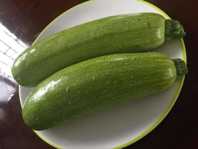 1根西葫芦4个鸡蛋,这种吃法将成为经典,素食也可以很美味