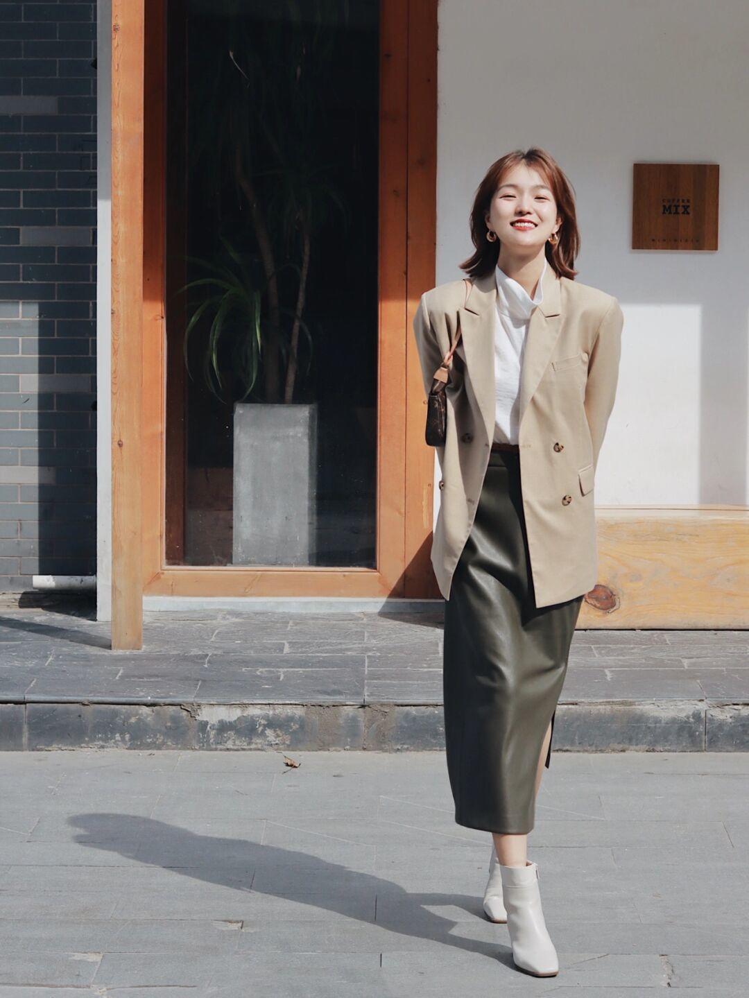 西装外套|秋冬不费力穿搭,格纹西装+黑色铅笔裤,高级又时尚!