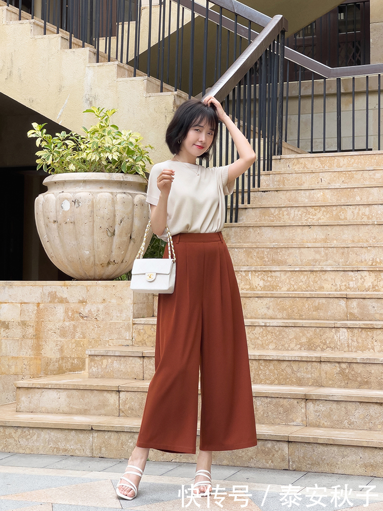 夏日|不一定非要穿大牌!跟美女学穿搭,普通T恤衫,也能穿出高级感!