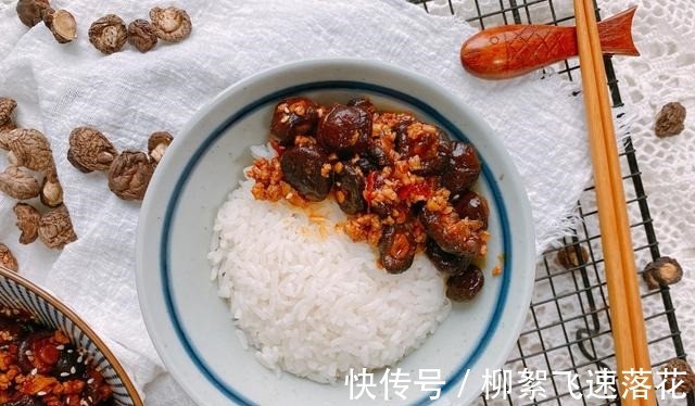3分钟教你香菇最好吃的做法，爽滑软糯鲜香美味，下饭配面都不错！