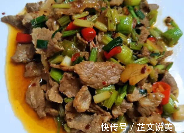 同事请我去他家吃饭,看到桌上的四道菜,我决定再也不来他家了!