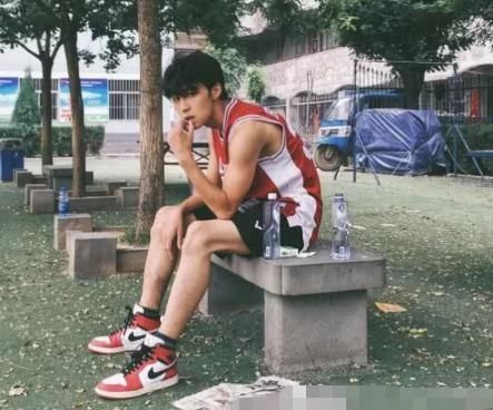 停止|女孩子“停止增长”的3信号,若你全收到,身高8成已“定格”