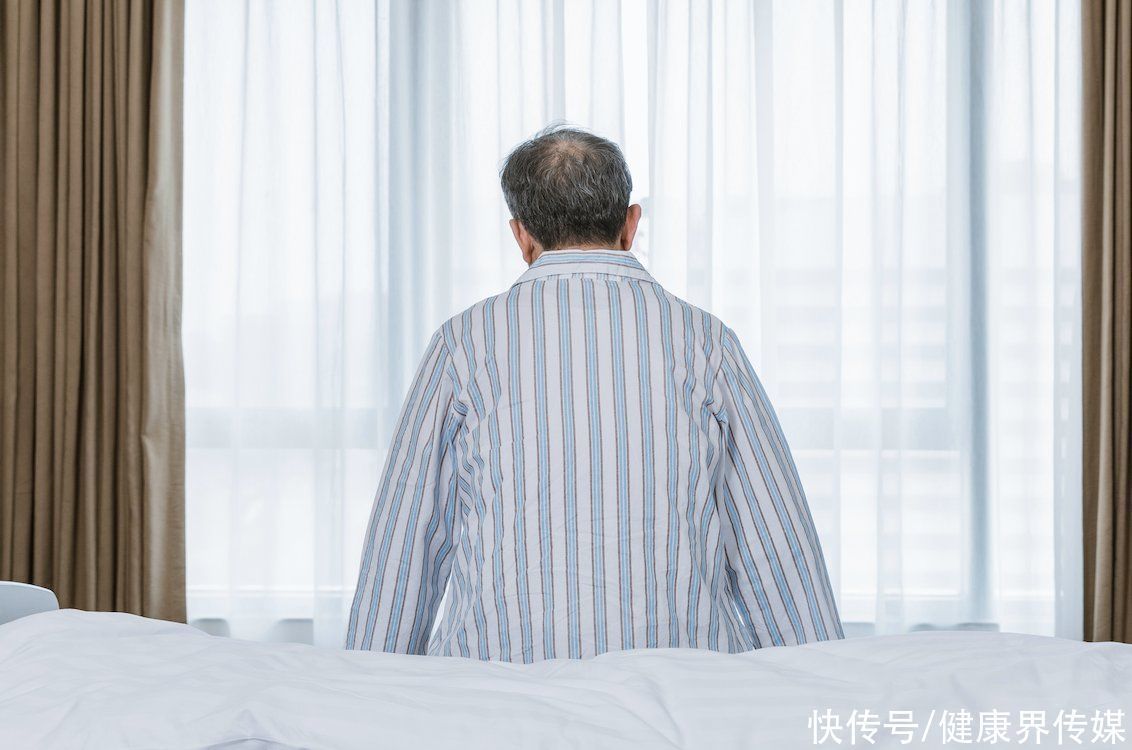 肩周炎|男子肩痛竟查出肺癌！医生提醒：肩部有这些症状，可能是大病