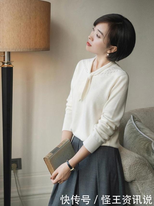 秋季穿搭，羊毛衫配百褶裙，气质减龄又优雅