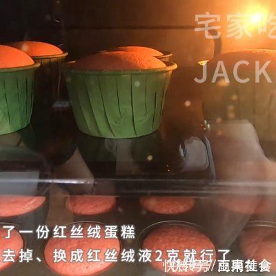 全蛋法双色海绵小蛋糕，小小的一个，可爱好吃，小朋友尤其喜欢