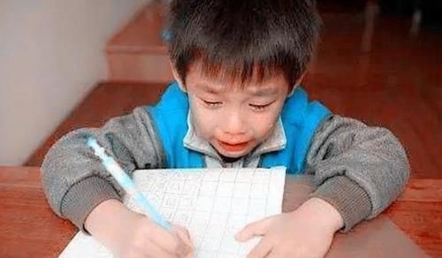 学习能力|小男孩被老师罚抄“员”字,妈妈拍照发朋友圈,网友:注入了灵魂