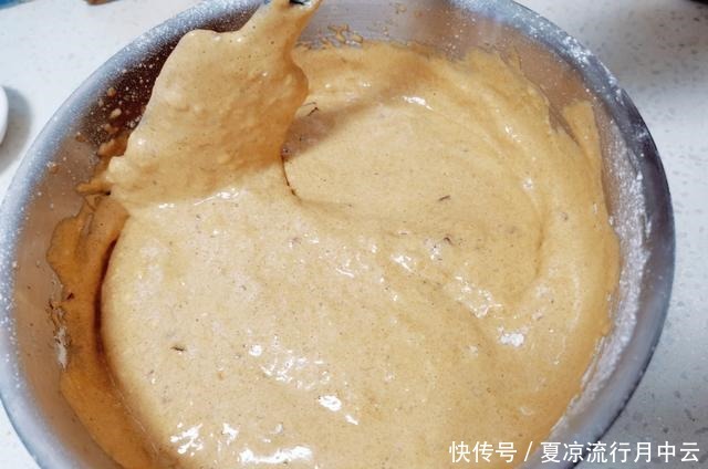 6个鸡蛋1碗红枣,轻松做出家人爱吃的枣糕,香甜绵软,一次成功