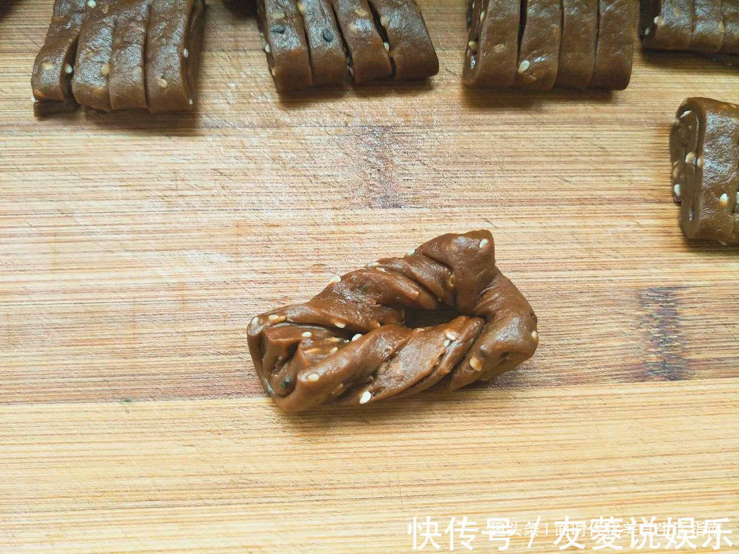 最特色的面食做法,一卷一拉,好看又好吃,做法超简单!