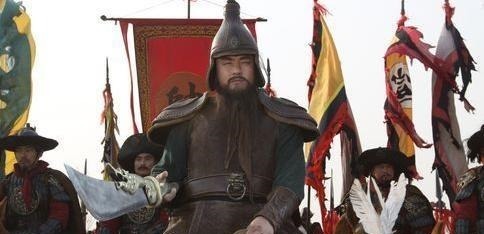 张清!为什么水浒武功排名争议巨大关胜林冲秦明呼延灼董平应如此排列!