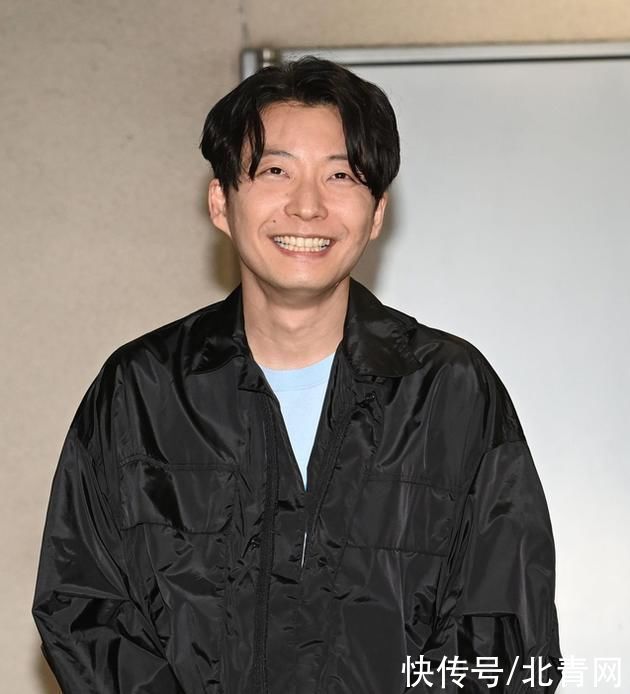 新垣结衣星野源结婚后男方首现身透露求婚细节并说暂未同居 全网搜